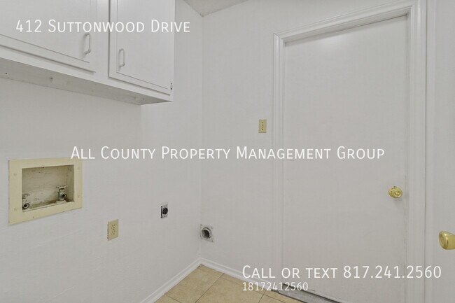 Building Photo - 412 Suttonwood Dr