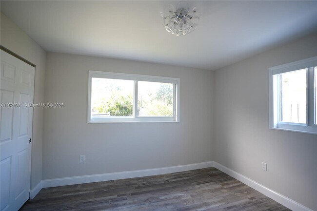 Building Photo - 2573 Conroy Dr