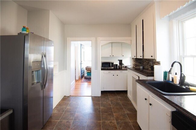 Building Photo - 21 Congdon Ave