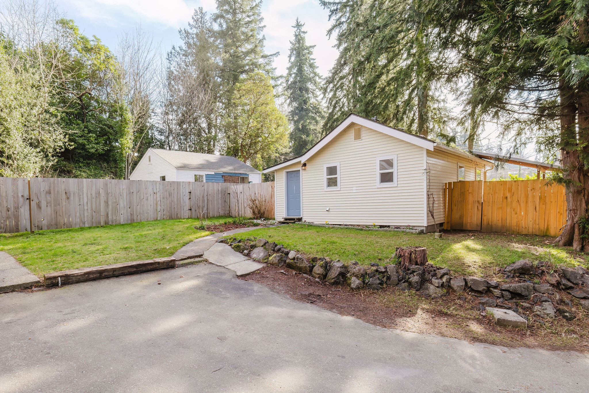 Building Photo - 3810 valley drive