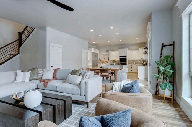 Building Photo - Beautiful home perfect for entertaining