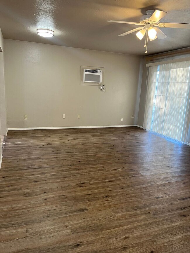 Building Photo - 3028 N Corrine Dr