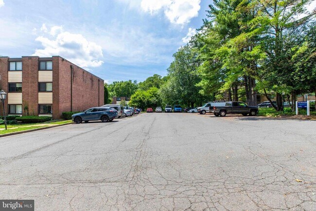Building Photo - 10725 West Dr