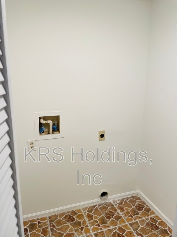 Building Photo - 1330 Rica Ct