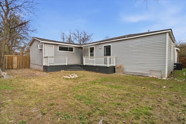 Building Photo - 404 S Murray St