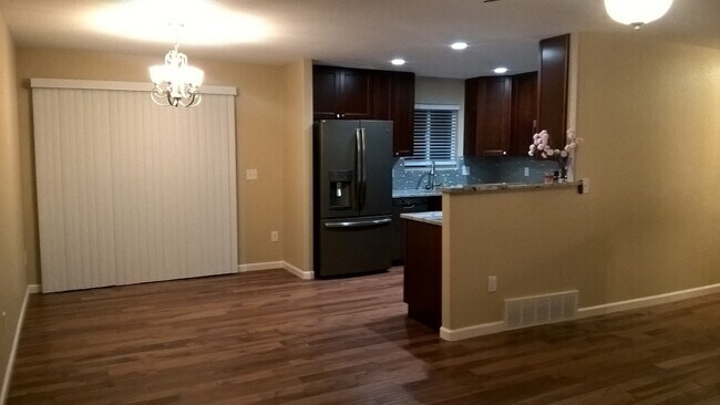 Building Photo - 803 Potter Dr