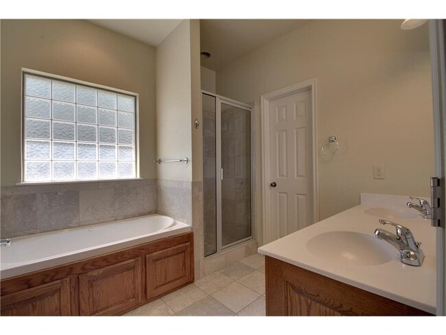 Building Photo - Fantastic  3 Bedrooms + Study Home in Prai...