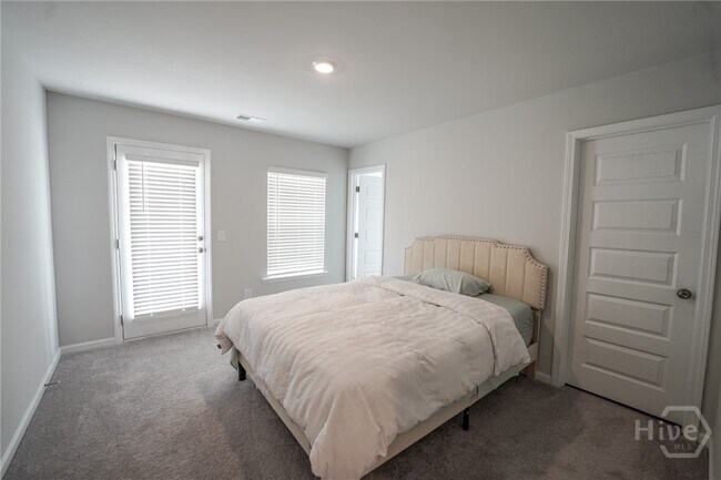 Building Photo - 109 Binscombe Ln