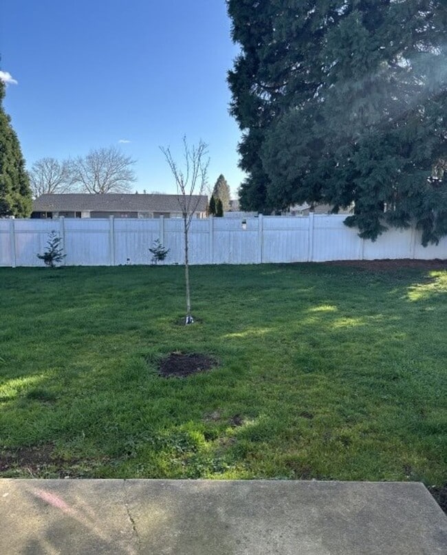 Building Photo - lenft01