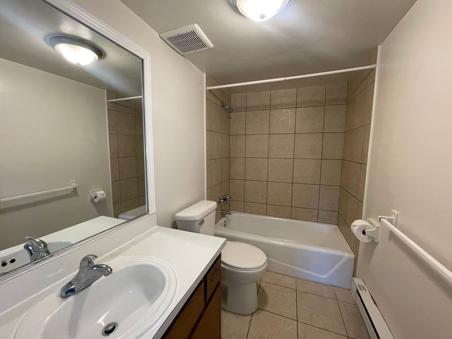 Building Photo - 722 W Kilgore Rd