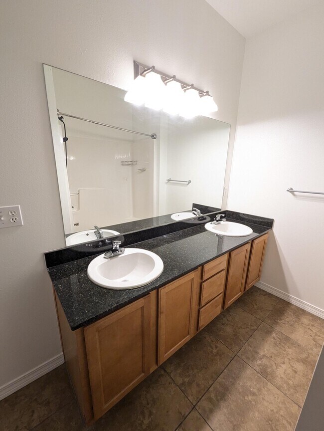 Building Photo - 1537 Bentley Cir
