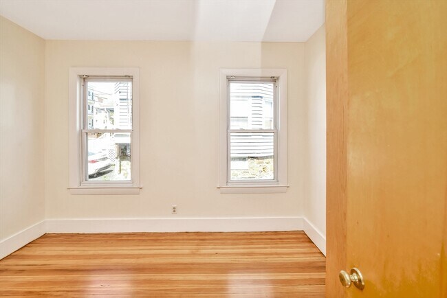 Building Photo - 77 Swan St