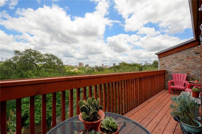 Building Photo - 1406 Windsor Rd