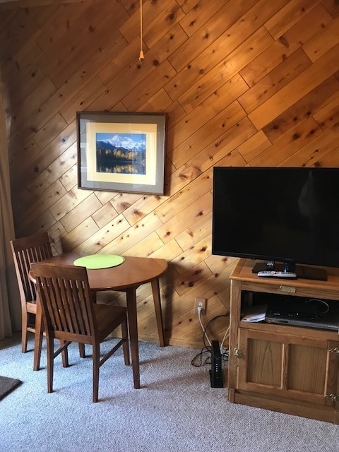 Building Photo - Lake Haus Condo - WINTER RENTAL-1 Bedroom/1 Bath Unit w/Washer & Dryer
