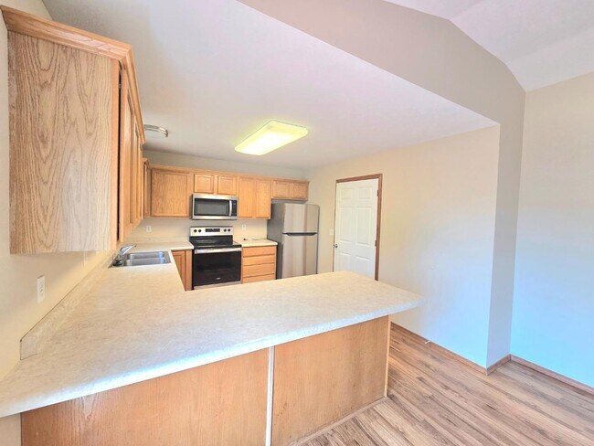 Building Photo - 112 E Osage St