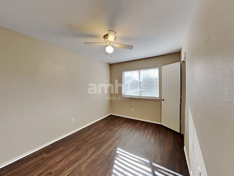 Building Photo - 1617 Kelly Ln