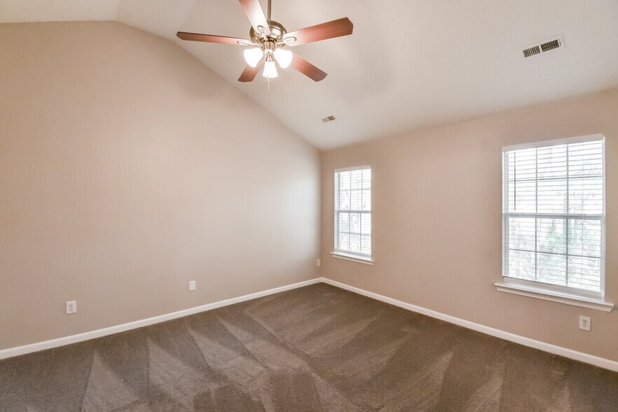 Building Photo - 19 Woodlake Dr