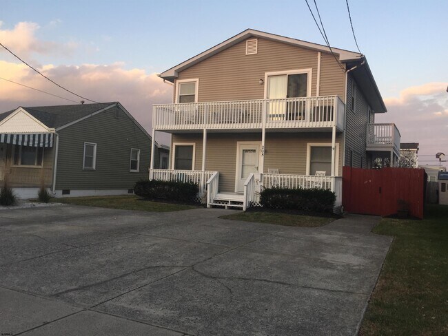 Building Photo - 205 3rd St S