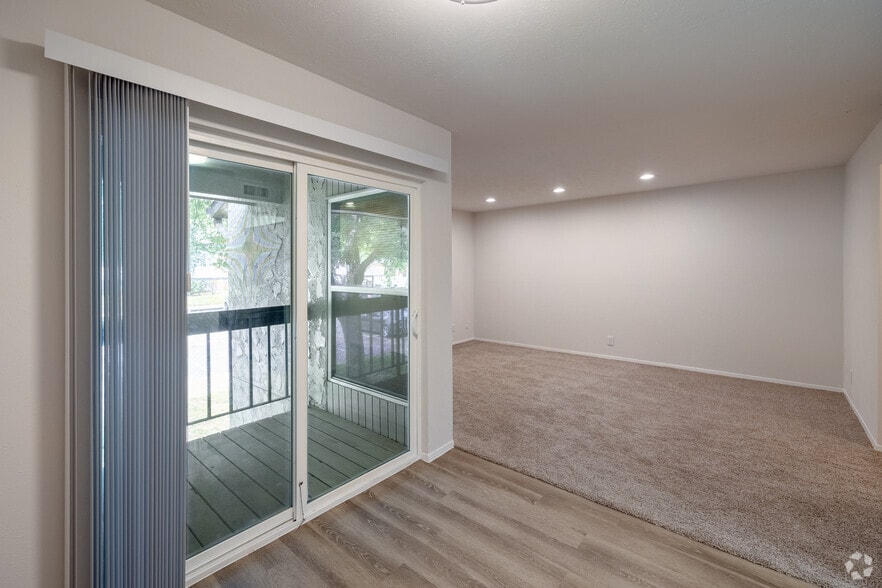 C1 3BR, 2BA - 1,100SF - Dining Room - Spring Valley Apartments