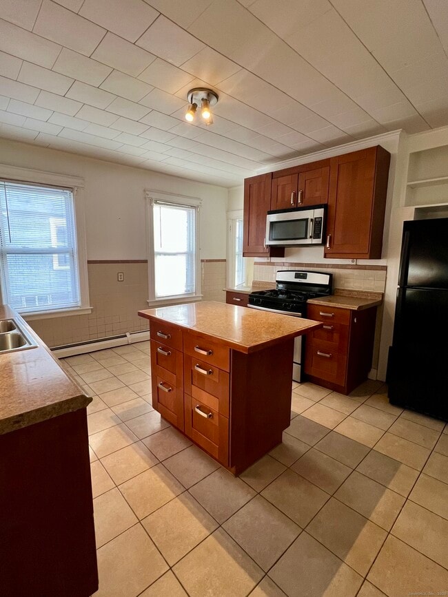 Building Photo - 378 Prospect Ave