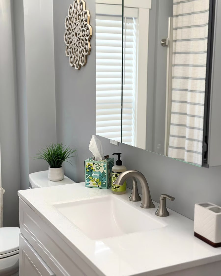 bathroom - 22 Allessio St