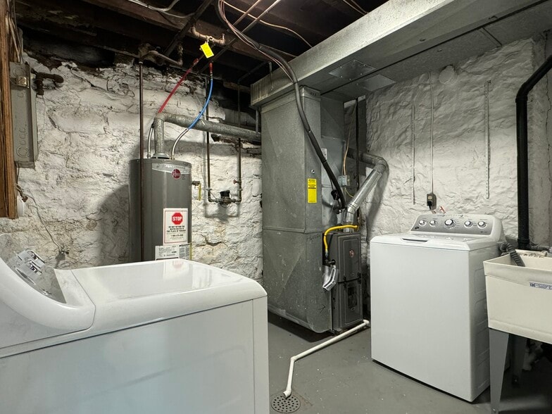 Building Photo - 225 Evergreen Ave