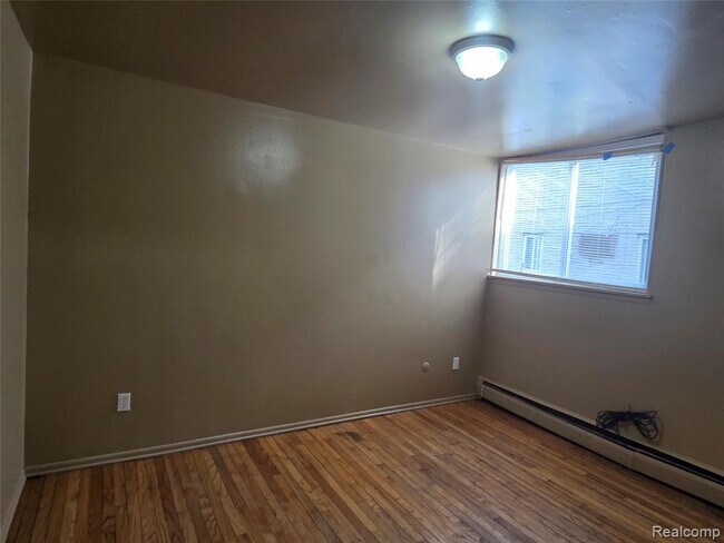 Building Photo - 15080 Greenfield Rd