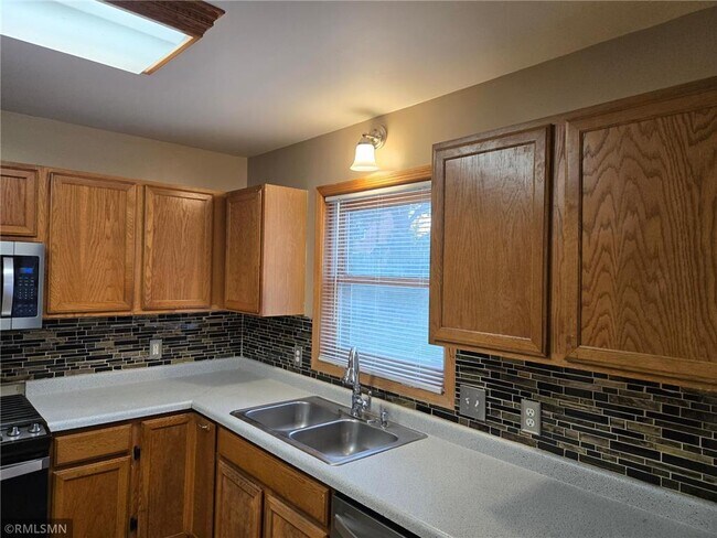 Building Photo - 614 S 19th Ave