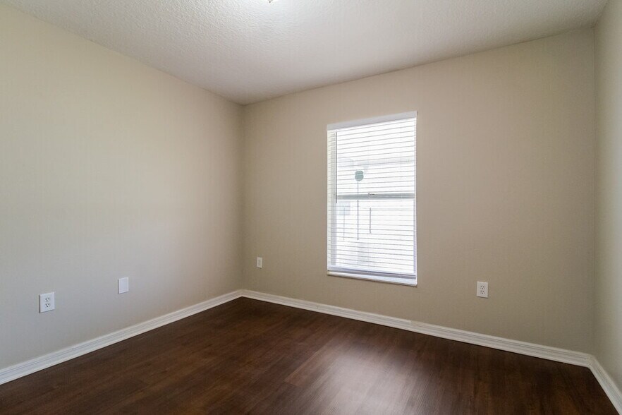 Building Photo - 559 Grand Royal Cir