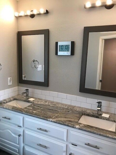 Building Photo - 2300 Dijon Dr