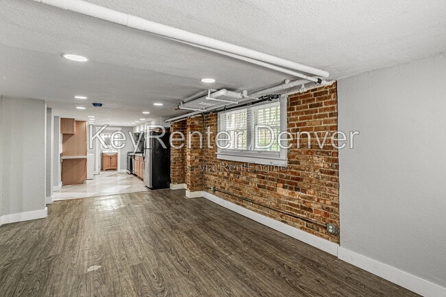 Building Photo - 945 N Washington St