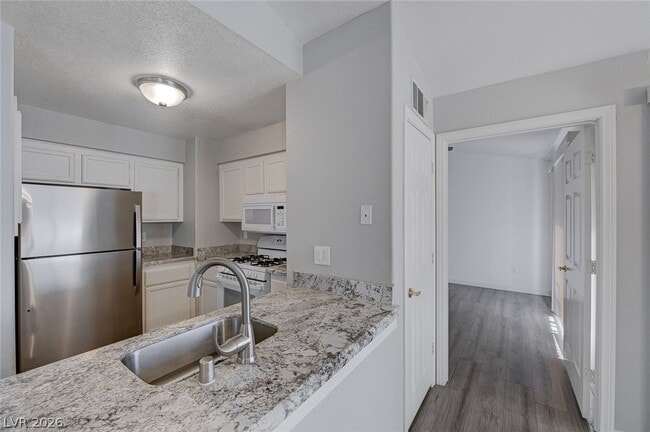 Building Photo - 2251 Wigwam Pkwy