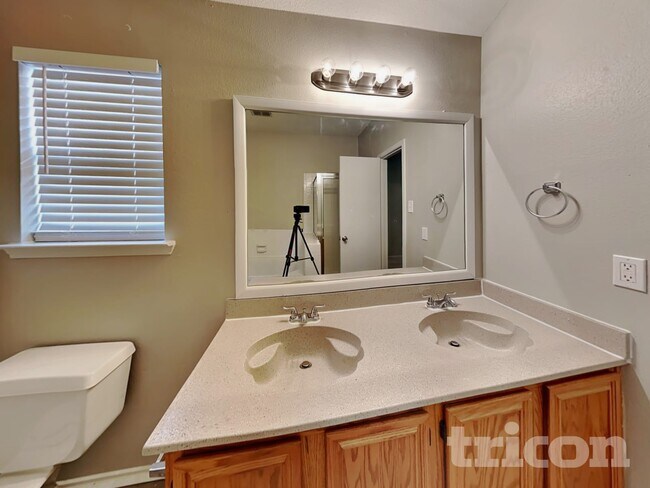 Building Photo - 1735 Duster Cir