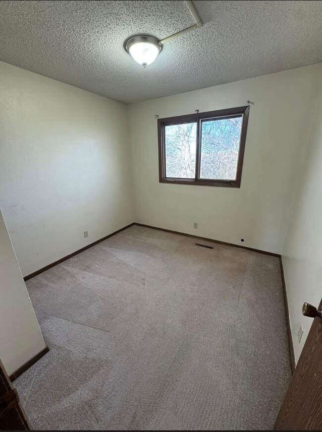 Building Photo - 743 Westridge Rd