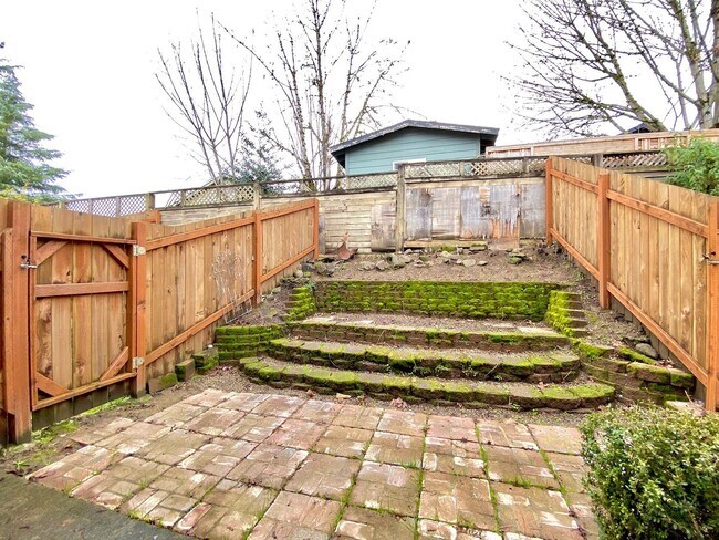 Building Photo - *$1,000 off second full month of rent!* Wonderful Wilsonville Townhouse