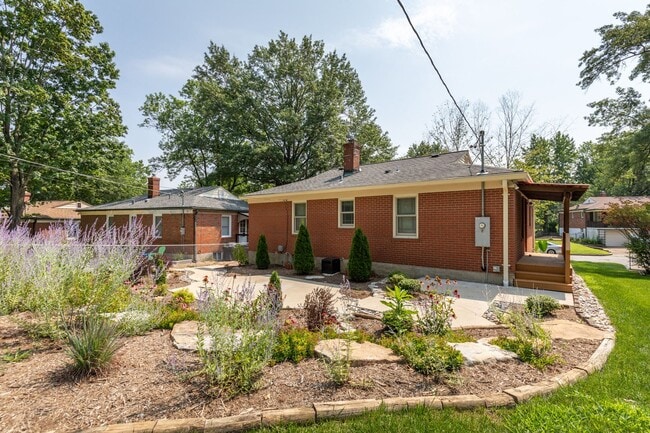 Building Photo - 2BD/2BATH Rockhill Home!