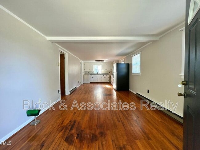 Building Photo - 406 S Hughes St