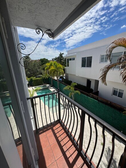 Building Photo - 2515 NE 18th St