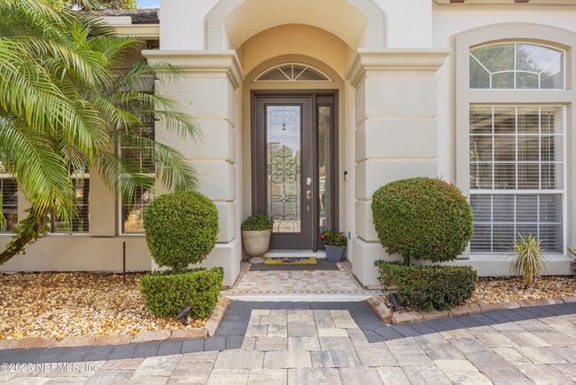 Building Photo - 552 Saddlestone Dr