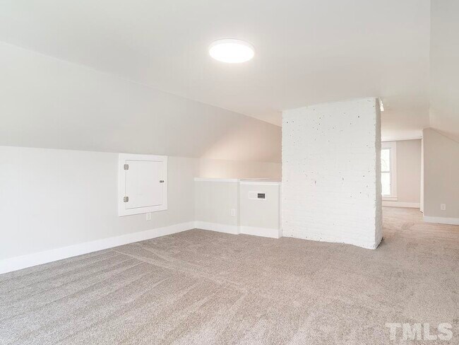 Building Photo - 234 Hatch St