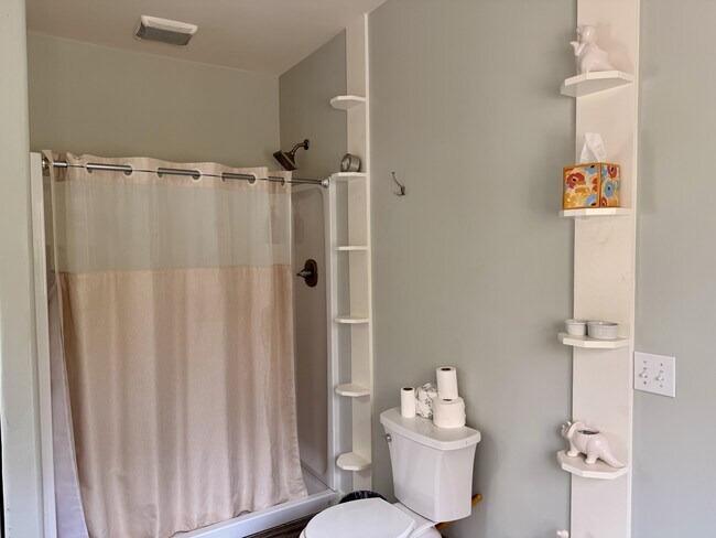 Building Photo - 2099 Emigrant Creek Rd