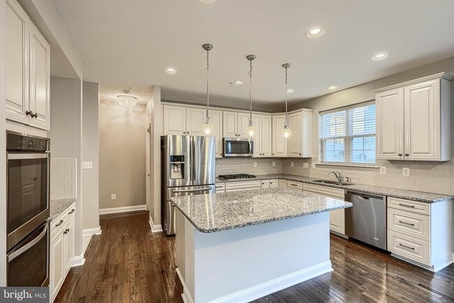 Building Photo - 601 Long Wall Dr