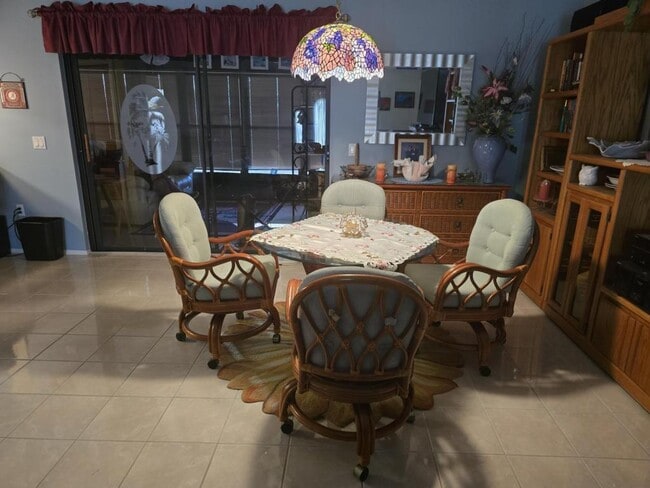 Building Photo - 4261 Paradise Cir