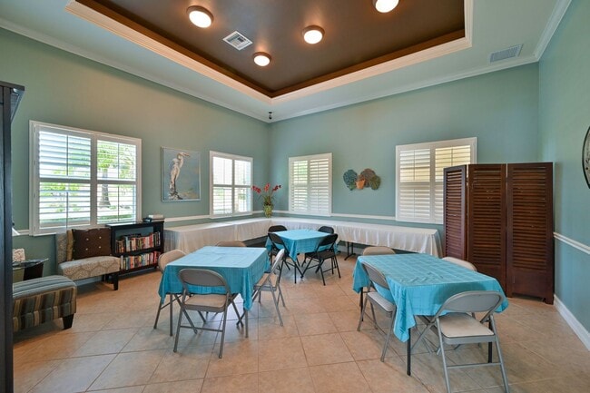 Building Photo - ** Immaculate Blue Heron Sanctuary Condo ~ Available ASAP **