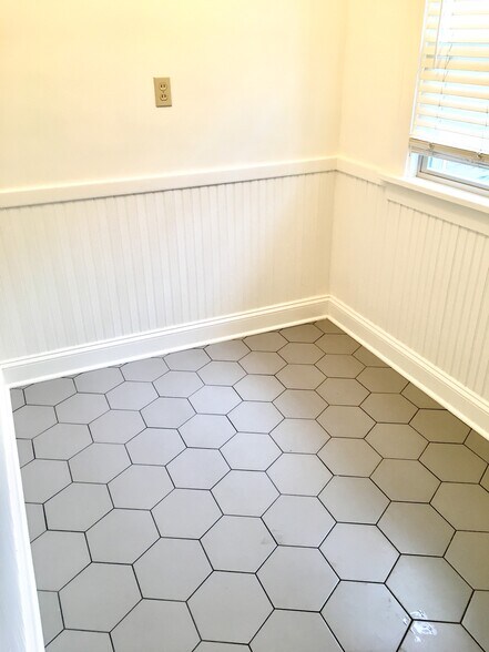 Building Photo - 2628 Traymore Rd