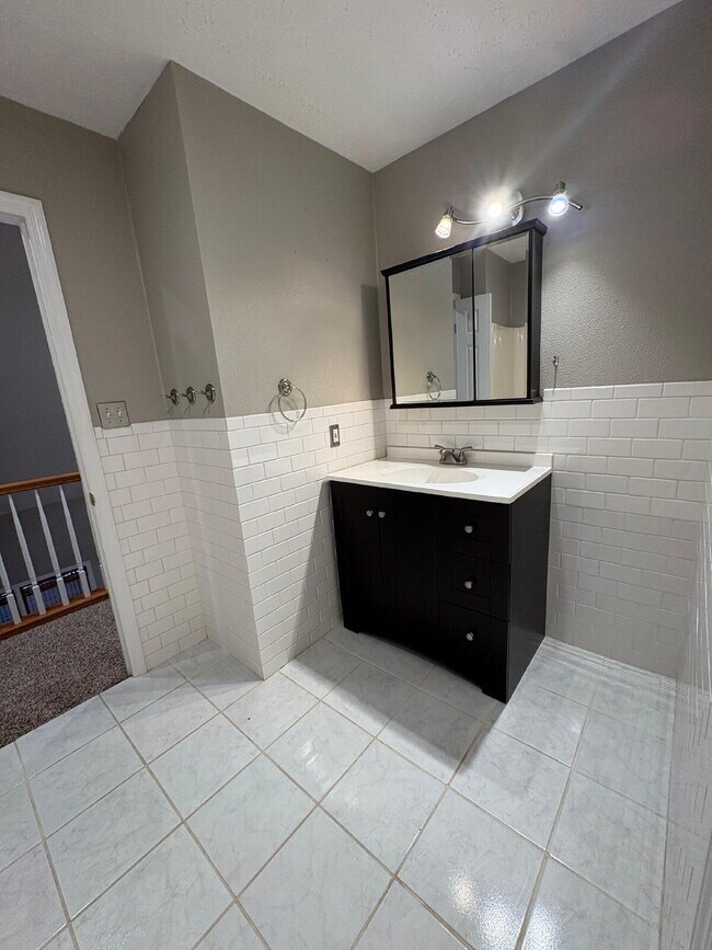 Building Photo - Beautiful executive home, in desirable neighborhood close to schools and Fort Bragg