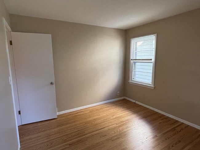 Building Photo - Charming 4-Bedroom Single Family Home on C...