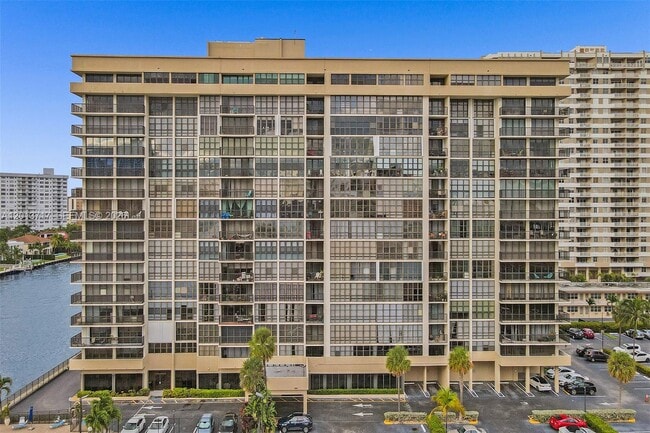 Building Photo - 2017 S Ocean Dr
