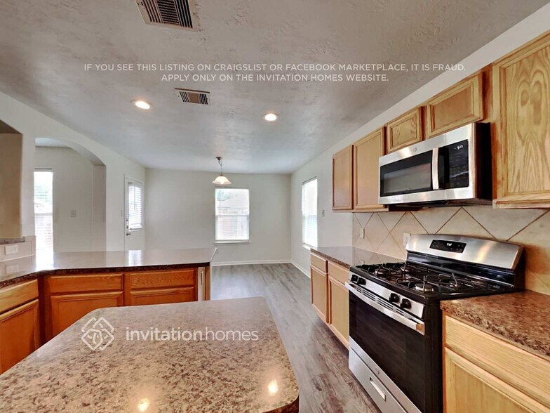 Building Photo - 810 Rosa Del Villa Ct