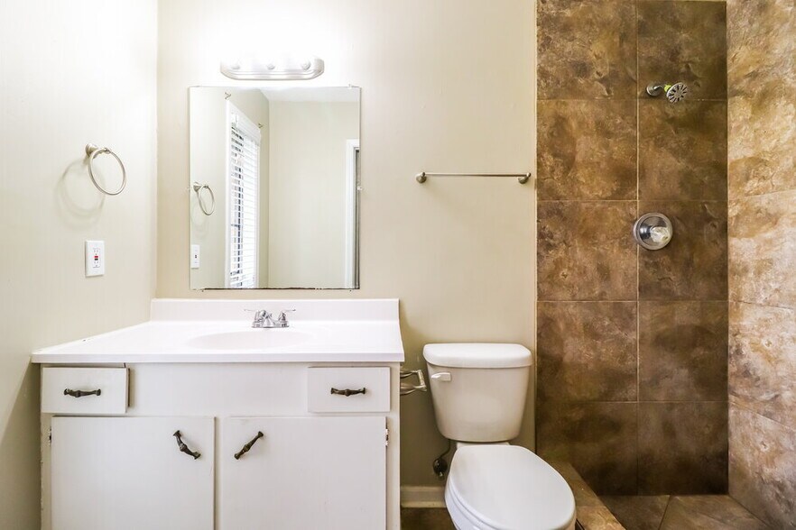 Building Photo - 4784 Ross Rd